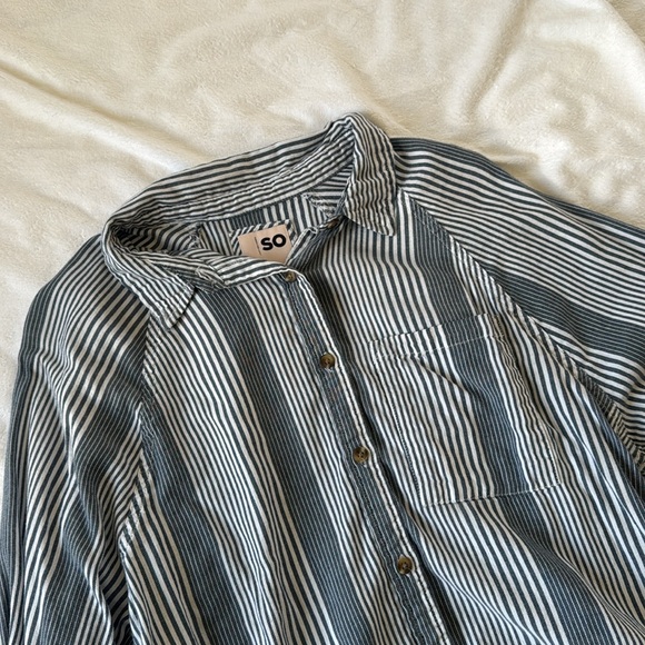 Sonoma Women’s Button Down - Picture 1 of 2